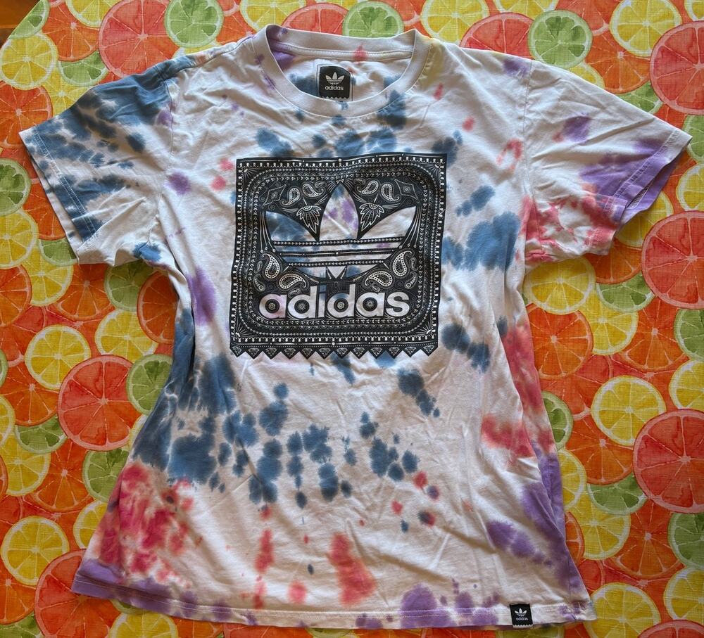 Adidas Graphic Tee Size Large